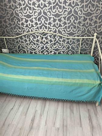 Продаю кровать. Односпалка, с хорошим новым матрасом