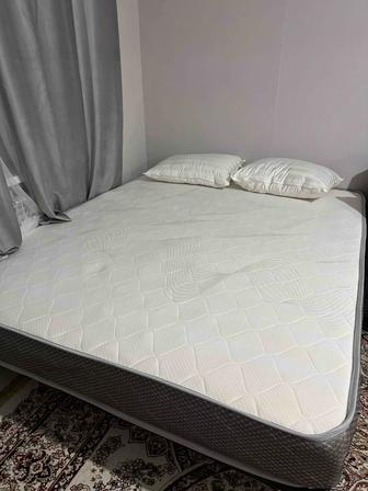 Продаю кровать с матрасом