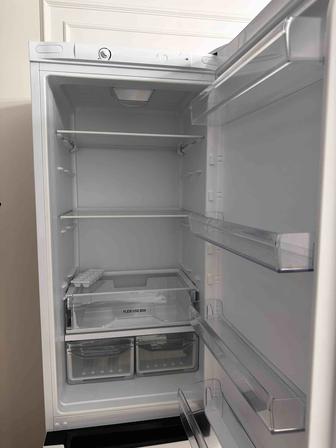 Продам холодильник Indezit