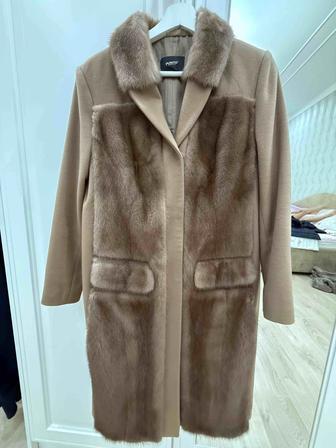 Продаю женское пальто