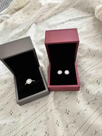 Муассанитский бриллиант комплект ! Имеется сертификат , подарочный пакет