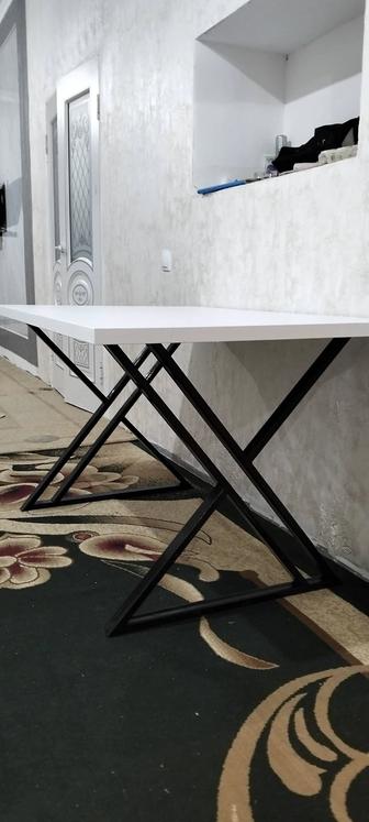 Стол кухонный