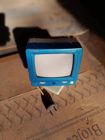 Телевизор маленький для авто 12 вольт , можно 220в