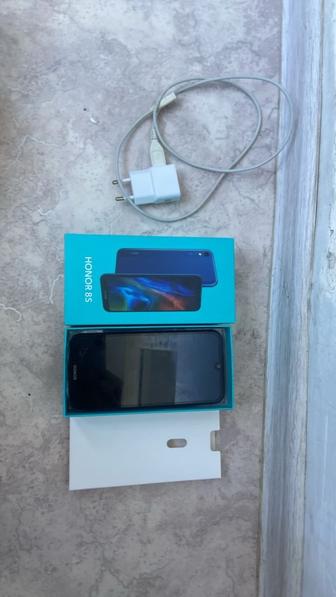 Продаю телефон honor 8s 32 гб синего цвета