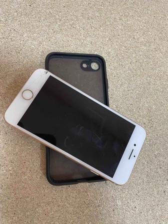 Продам айфон 8