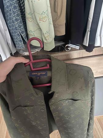 Louis vuitton, рубашка зеленый!