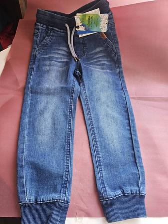 Джинсы для мальчика 98 размер новые срочно