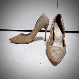 Туфли модельные блестящие