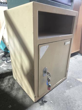Продам сейф металлический