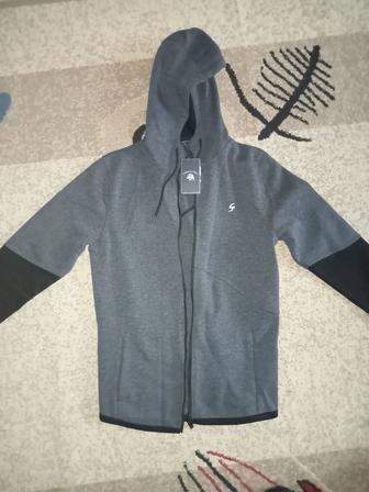 Мужской спортивный костюм