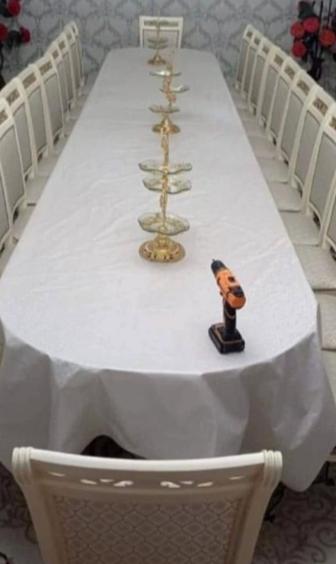 Продается стол без стульев