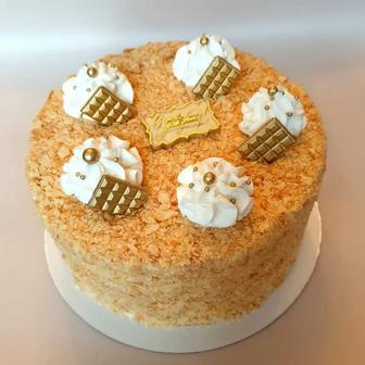 Вкус детства торты Наполеон и Медовик.