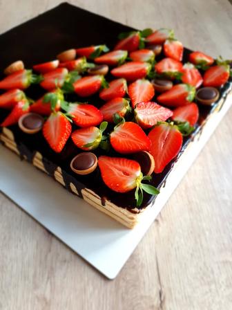 Вкус детства торты Наполеон и Медовик.