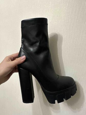 Продам полусапожки новые