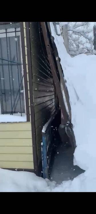 чистка навесов от снега