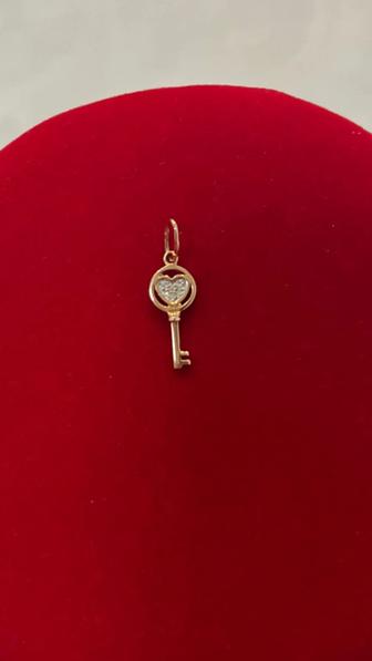 Кулон с бриллиантом