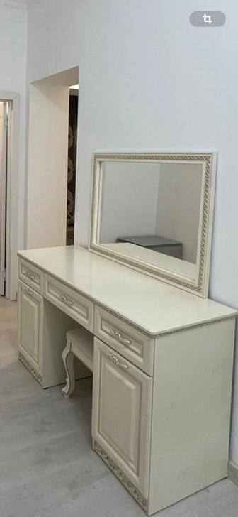 Продам кровать и туалетный столик