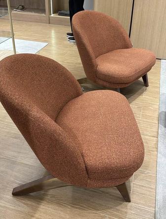 Мягкая мебель и столы