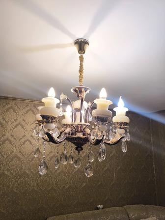 Продам люстру