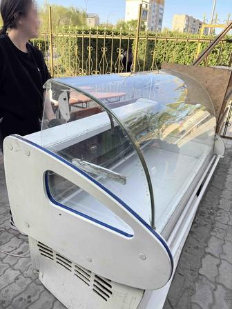 Холодильник витринный