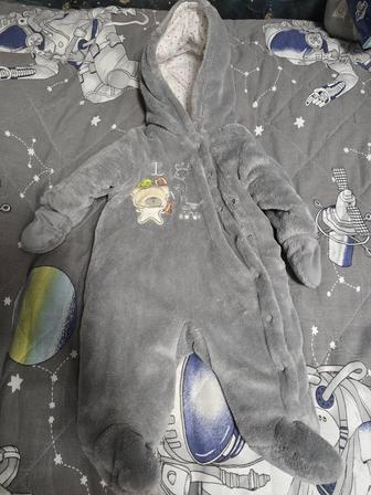 Продам комбинезон демисезонный 0-3 мес