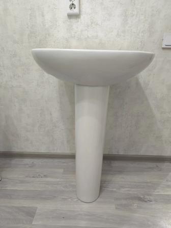 Раковина с пьедесталом. Умывальник