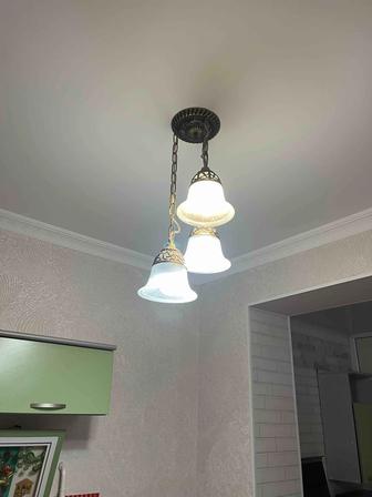 Продам люстра