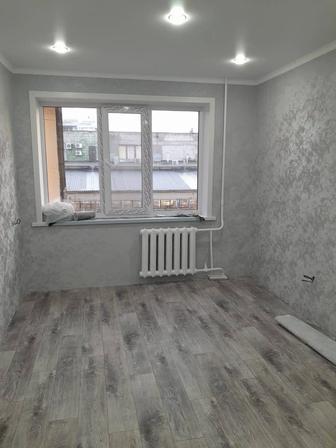 Поклейка обоев.