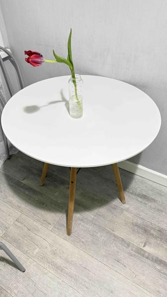 Продам стол в отличном состоянии