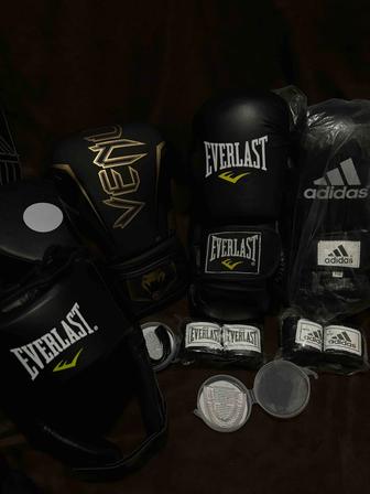 Боксерские перчатки мма черепашка бинт капа лапа шлем