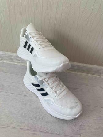 Спортивная кроссовка