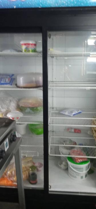 Продам Холодильную витрину б/у