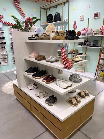 Островок для магазина и бутика подходит под обувь,одежду,косметику.