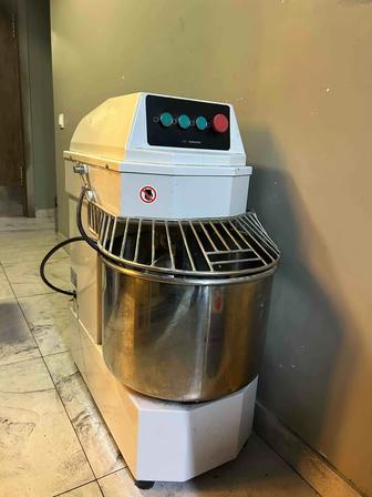 Продается тестомес производственный