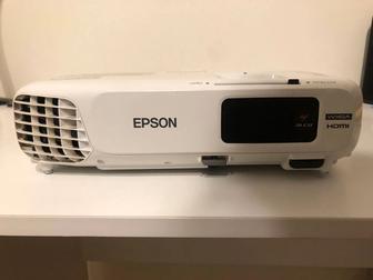 Продам проектор Epson на запчасти.