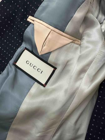 Продам костюм от Gucci