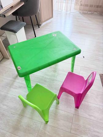 Продам детский столик и стулья