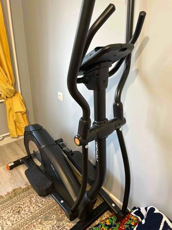 Продам Эллиптический тренажер