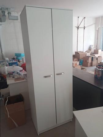 Шкаф офисный для одежды продам