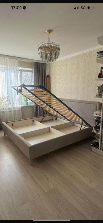 Кровать