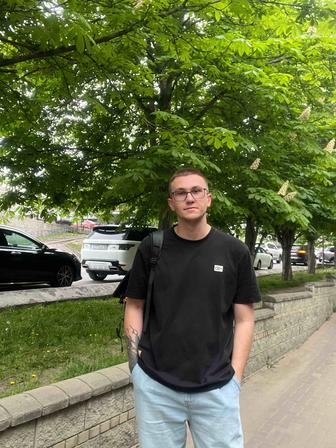 Официант / официантка