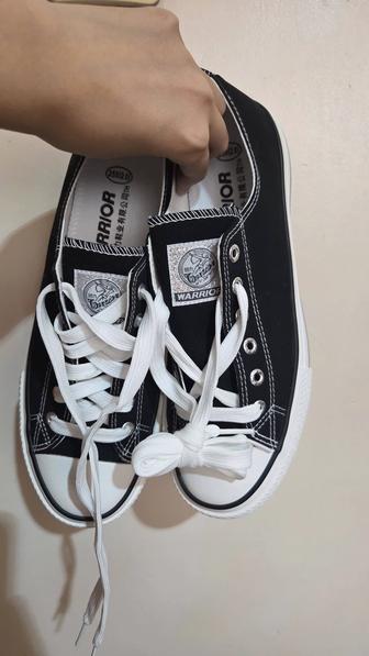 ПРОДАМ НОВЫЕ КЕДЫ! Новые, чёрные.