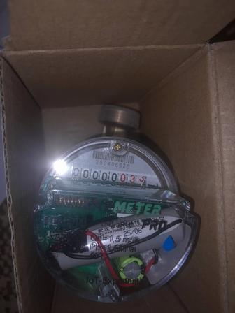 Внутри модемный счётчик холодной и горячей воды