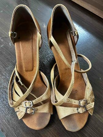 Продаю туфли для бальных танцев