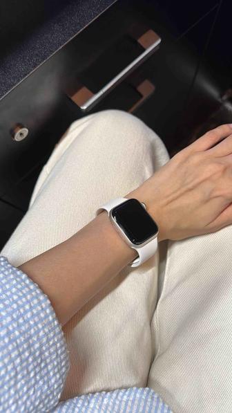 Продам часы Apple Watch  40mm размер s
