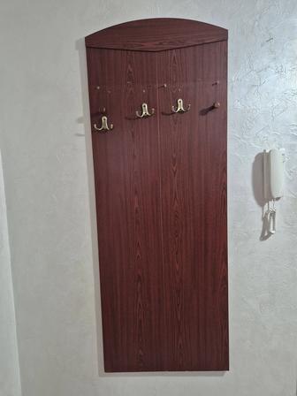 Продам вешалку с тумбочкой