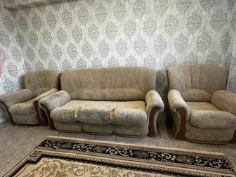 Срочно отдам даром диван и кресла