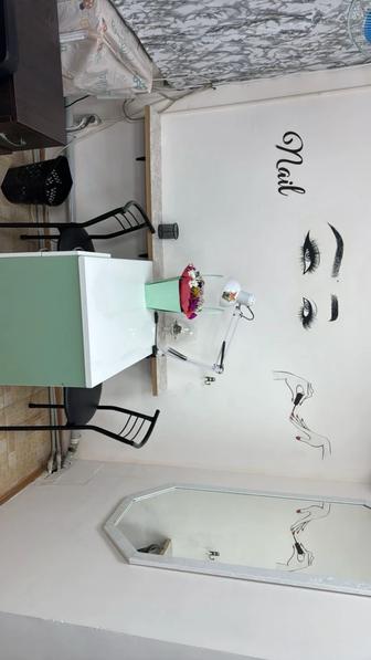 Сдаю маникюрный стол