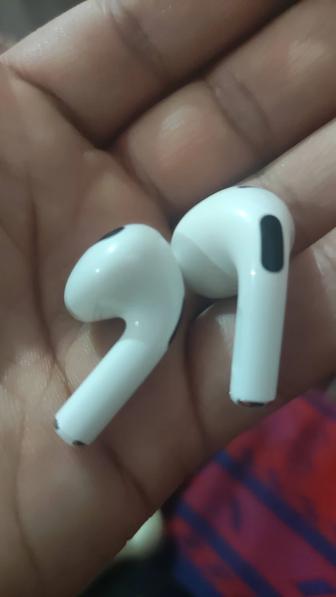 Продам наушники левый ухо и правый ухо от Airpods 3