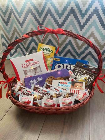 Сладкие корзины и Набор киндер на 14 февраля
